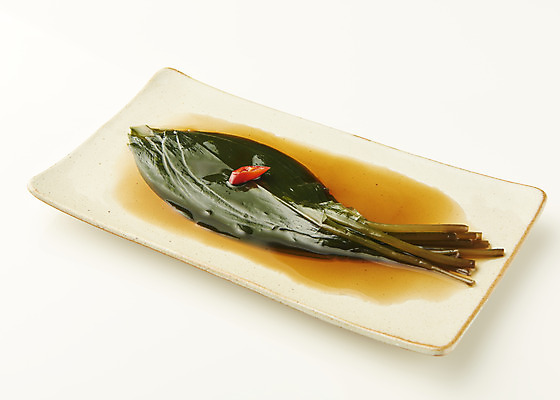 포토 JPG 스튜디오촬영 접시 한식 반찬 실내 사람없음 하이앵글 흰배경 절임 집밥 명이나물 국내포토 식기 음식 뷰포인트 백그라운드 내부 흰색 나물 파일형식