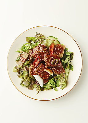 포토 JPG 스튜디오촬영 접시 한식 반찬 실내 사람없음 하이앵글 흰배경 도토리묵 무침요리 집밥 국내포토 식기 음식 뷰포인트 백그라운드 내부 흰색 무침 파일형식