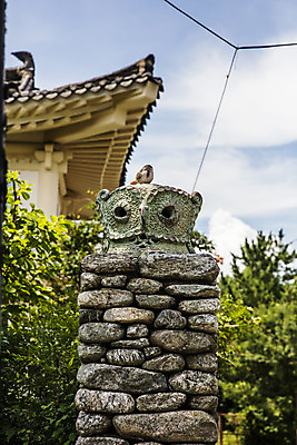 포토 JPG 주간 한마리 한옥 풍경 사람없음 야외 경주 석탑 경상북도 석상 참새 부엉이 민속공예 민속촌 국내포토 자연요소 1 한국전통 고건축 조류 탑 공예 경상도 파일형식