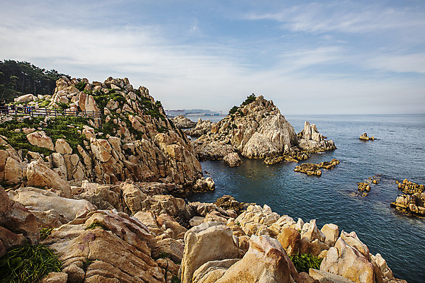 포토 JPG 주간 하늘 풍경 사람없음 야외 암석 경상도 동해 울산 국내포토 자연요소 바다 한국 돌_바위 파일형식