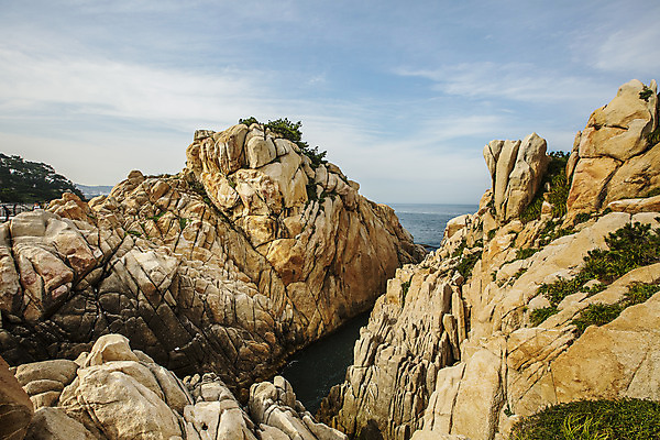 포토 JPG 주간 하늘 풍경 사람없음 야외 암석 경상도 동해 울산 국내포토 자연요소 바다 한국 돌_바위 파일형식