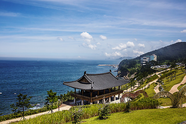 포토 JPG 주간 구름 풍경 사람없음 야외 경상북도 정자 동해 포항 연오랑세오녀테마공원 국내포토 자연요소 건축물 공원 바다 한국 경상도 파일형식