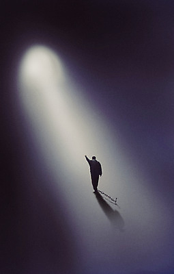 전신 PSD 남자 실루엣 일러스트 그림자 한명 성인 빛 검은색 고독 감옥 손뻗기 갇힘 우울감 족쇄 성인남자한명만 공허 국내일러스트 1 감정 컬러 컨셉 모션 촬영기법 사람 남자한명만 성인남자만 파일형식