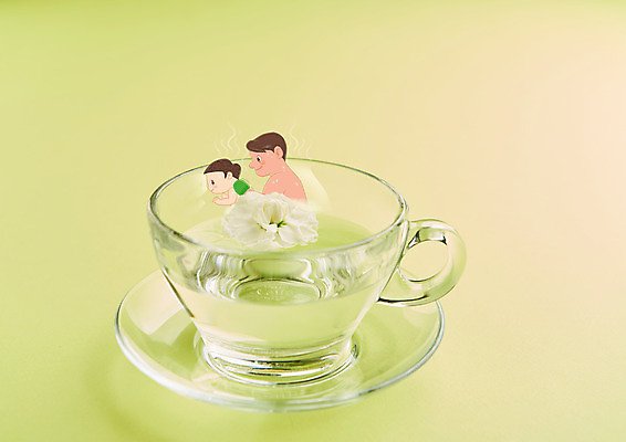 PSD 편집이미지 남자 꽃 어린이 포토일러 아이디어 소년 상반신 성인 두명 연두색 목욕 아빠 찻잔 컵받침 손그림 때밀기 부자지간 남자만 이미지편집 식물 아들 컨셉 가족 모션 잔 사람 초록색 청결 받침대 파일형식