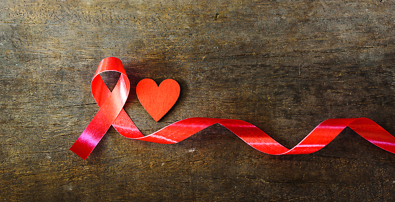 포토 JPG 해외이미지 리본 캠페인 실내 사람없음 빨간색 하트 예방 에이즈 나무배경 해외202004 세계에이즈의날 해외포토 모양 기념일 컬러 백그라운드 내부 질병 파일형식
