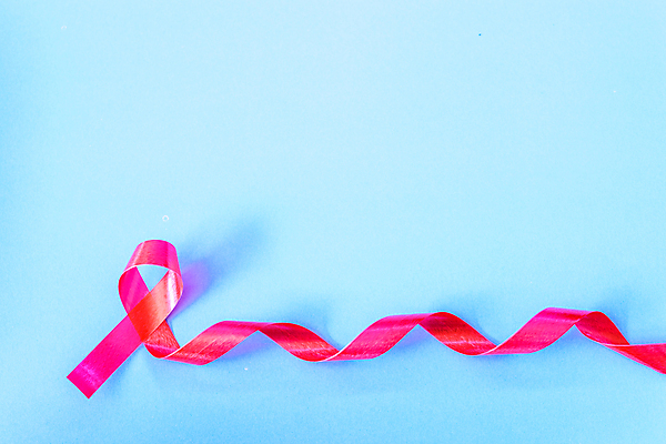 포토 JPG 해외이미지 리본 캠페인 실내 사람없음 빨간색 예방 파란배경 에이즈 해외202004 세계에이즈의날 해외포토 기념일 컬러 백그라운드 내부 파란색 질병 파일형식