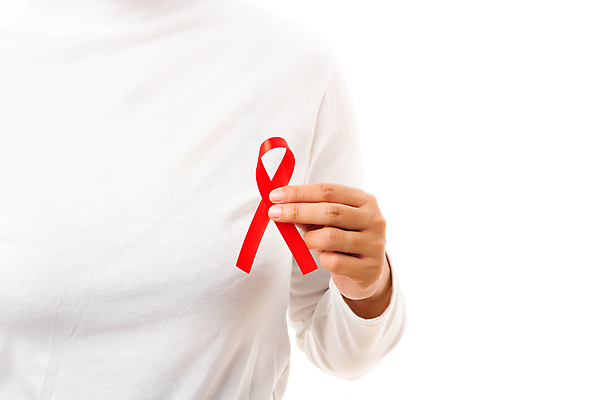 포토 JPG 해외이미지 여자 리본 캠페인 실내 한명 들기 사람 상반신 성인 앞모습 빨간색 흰배경 예방 에이즈 성인여자한명만 세계에이즈의날 해외포토 1 기념일 뷰포인트 컬러 백그라운드 모션 내부 흰색 질병 여자한명만 성인여자만 파일형식
