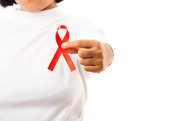 포토 JPG 해외이미지 여자 리본 캠페인 실내 한명 들기 사람 상반신 성인 앞모습 빨간색 흰배경 예방 에이즈 성인여자한명만 세계에이즈의날 해외포토 1 기념일 뷰포인트 컬러 백그라운드 모션 내부 흰색 질병 여자한명만 성인여자만 파일형식