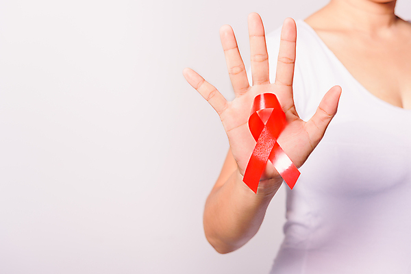 포토 JPG 해외이미지 여자 리본 캠페인 실내 한명 사람 상반신 성인 앞모습 빨간색 건강관리 흰배경 예방 보여주기 에이즈 성인여자한명만 세계에이즈의날 해외포토 1 기념일 뷰포인트 컬러 백그라운드 모션 건강 관리 내부 흰색 질병 여자한명만 성인여자만 파일형식