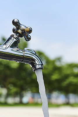 포토 JPG 주간 날씨 풍경 사람없음 야외 아웃포커스 여름 더위 수도꼭지 수돗물 국내포토 자연요소 계절 촬영기법 물 파일형식