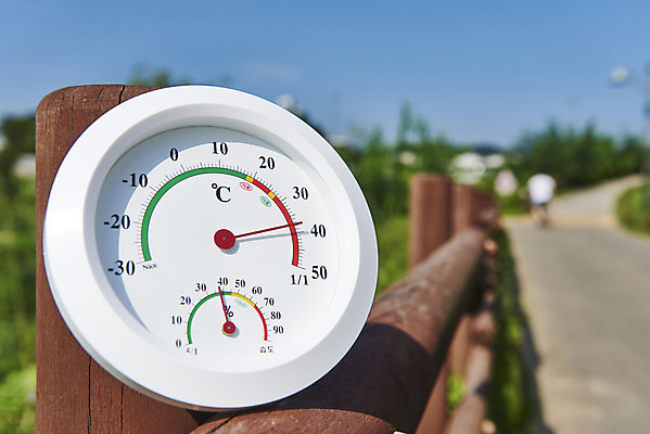 포토 JPG 주간 난간 날씨 풍경 근접촬영 사람없음 야외 아웃포커스 여름 더위 온도계 체온계 국내포토 자연요소 계절 뷰포인트 촬영기법 파일형식