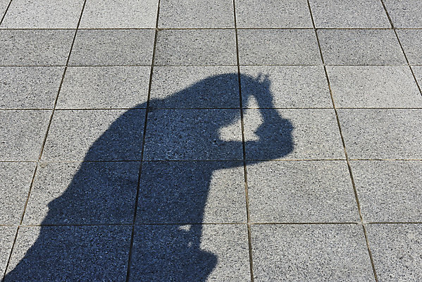 포토 JPG 주간 날씨 사람모양 그림자 사람없음 야외 여름 더위 길바닥 국내포토 자연요소 모양 계절 바닥 파일형식