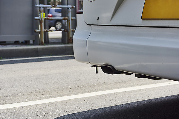 포토 JPG 주간 도로 날씨 버스 풍경 사람없음 야외 여름 더위 아스팔트 여의도 국내포토 자연요소 계절 길 육상교통 교통시설 대중교통 서울 파일형식