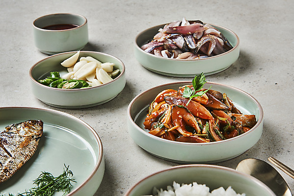 포토 JPG 스튜디오촬영 접시 고추 실내 마늘 사람없음 전어 전어회 회무침 제철음식 전어구이 국내포토 식기 음식 채소 어류 내부 회 생선구이 무침 제철 파일형식