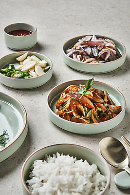 포토 JPG 스튜디오촬영 접시 고추 밥 실내 마늘 사람없음 숟가락 전어 전어회 초고추장 회무침 제철음식 국내포토 식기 음식 채소 수저 어류 내부 회 양념 무침 제철 파일형식