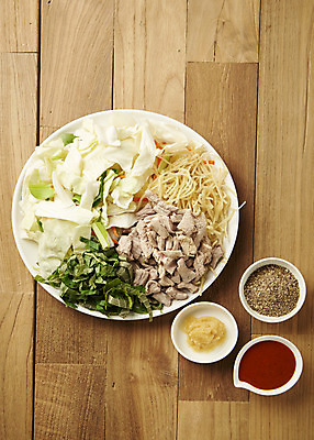 포토 JPG 스튜디오촬영 접시 식재료 실내 요리 사람없음 하이앵글 양배추 깻잎 기호식품 곱창 당면 나무배경 야채곱창 국내포토 식기 음식 뷰포인트 백그라운드 채소 육류 내부 파일형식