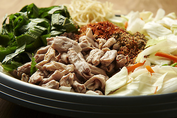 포토 JPG 스튜디오촬영 식재료 실내 요리 근접촬영 사람없음 양배추 깻잎 기호식품 곱창 당면 야채곱창 국내포토 음식 뷰포인트 채소 육류 내부 파일형식