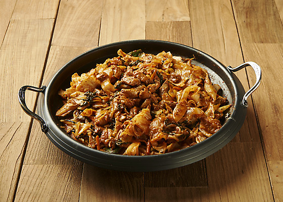 포토 JPG 스튜디오촬영 실내 요리 사람없음 담기 기호식품 전골냄비 나무배경 야채곱창 국내포토 음식 백그라운드 모션 내부 냄비 곱창 파일형식