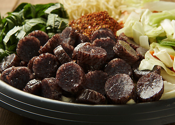 포토 JPG 스튜디오촬영 식재료 실내 요리 근접촬영 사람없음 양배추 깻잎 기호식품 순대 당면 순대볶음 국내포토 음식 뷰포인트 채소 내부 볶음 파일형식