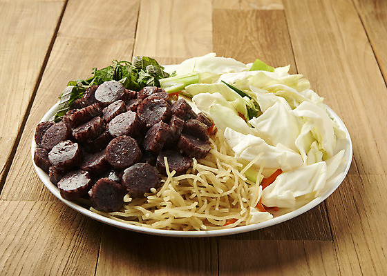 포토 JPG 스튜디오촬영 접시 식재료 실내 요리 사람없음 양배추 깻잎 기호식품 순대 당면 순대볶음 나무배경 국내포토 식기 음식 백그라운드 채소 내부 볶음 파일형식