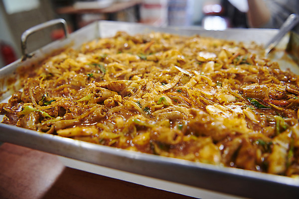 포토 JPG 실내 요리 사람없음 아웃포커스 철판 기호식품 순대곱창볶음 야채곱창 국내포토 음식 촬영기법 내부 볶음 곱창 파일형식