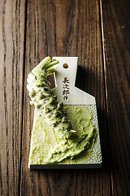 포토 JPG 식재료 실내 사람없음 고추냉이 강원도 강판 철원 생와사비 나무배경 국내포토 백그라운드 한국 내부 양념 파일형식