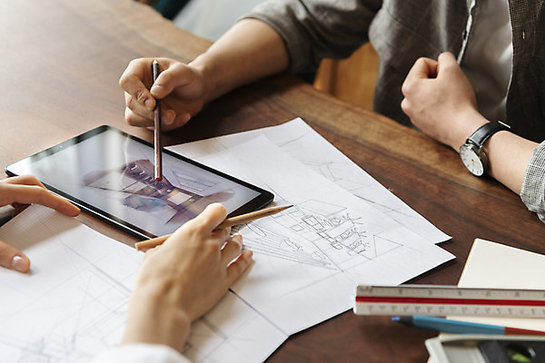 포토 JPG 라이프스타일 손 디자인 남자 종이 회의 실내 자 한명 들기 상반신 20대 성인 옆모습 신체부위 태블릿 연필 한국인 작업실 디자이너 손목시계 가구공방 성인남자한명만 국내포토 직업 1 뷰포인트 시계 비즈니스 장신구 모션 문구용품 학용품 사람 동양인 청년 내부 생활 전자제품 스마트기기 필기구 공예 남자한명만 성인남자만 파일형식