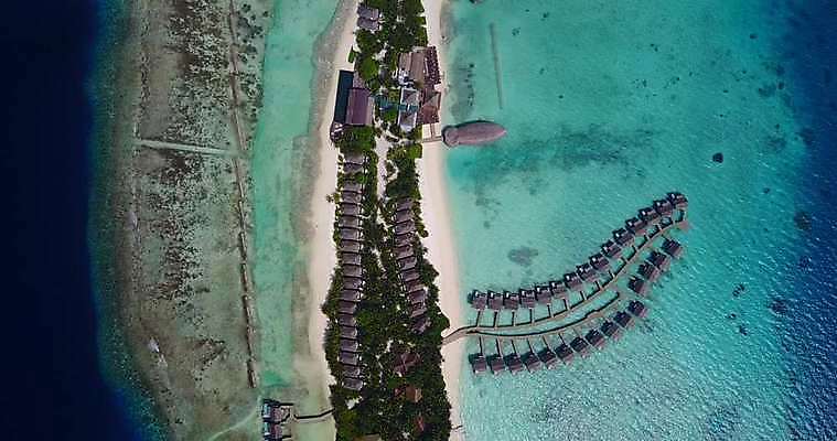 포토 JPG 해외이미지 주간 바다 섬 풍경 사람없음 야외 하이앵글 모래사장 수상가옥 방갈로 몰디브 항공촬영 해외202004 해외포토 자연요소 아시아 뷰포인트 숙소 주택 파일형식