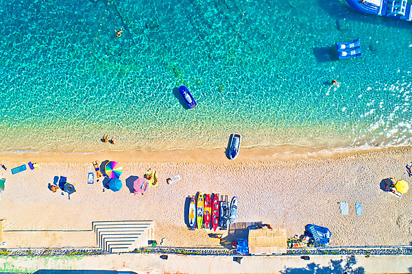 포토 JPG 해외이미지 주간 유럽 모래 바다 해변 사람없음 야외 하이앵글 파라솔 서핑보드 항공촬영 두브로브니크 해외포토 자연요소 나라 뷰포인트 보드_스포츠 크로아티아 파일형식