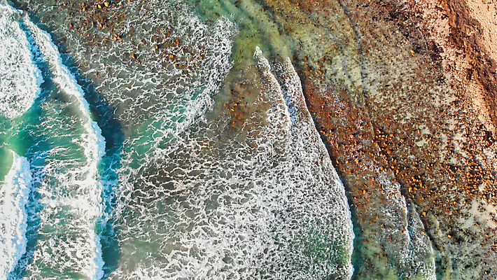 포토 JPG 해외이미지 주간 파도 바다 풍경 해변 사람없음 야외 하이앵글 모래사장 해초 항공촬영 해외포토 자연요소 뷰포인트 해조류 파일형식