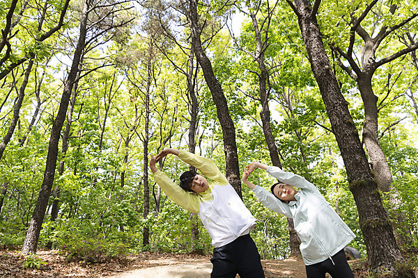 포토 JPG 주간 나무 커플 여자 남자 커플라이프 데이트 산 상반신 20대 성인 야외 두명 앞모습 눈감음 스트레칭 등산 한국인 손뻗기 성인만 국내포토 자연요소 식물 라이프스타일 뷰포인트 관계 모션 사람 동양인 청년 운동 트래킹 파일형식