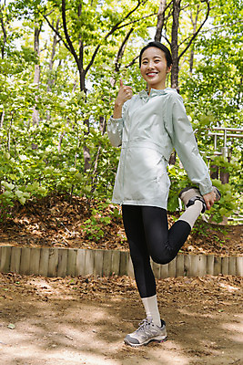 포토 JPG 주간 전신 나무 우먼라이프 응시 여자 산 한명 미소 20대 성인 야외 옆모습 스트레칭 등산 한국인 잡기 최고 다리들기 성인여자한명만 국내포토 자연요소 식물 1 라이프스타일 시선 뷰포인트 모션 표정 사람 동양인 청년 운동 트래킹 여자한명만 성인여자만 파일형식