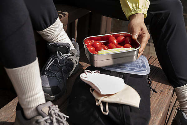 포토 JPG 주간 손 커플 여자 남자 커플라이프 가방 데이트 방울토마토 휴식 오이 산 마스크 앉기 20대 성인 야외 두명 앞모습 옆모습 등산 한국인 하반신 도시락 등산화 꺼내기 성인만 국내포토 자연요소 라이프스타일 잡화 음식 뷰포인트 신발 컨셉 토마토 채소 관계 모션 사람 동양인 청년 신체부위 트래킹 등산용품 파일형식