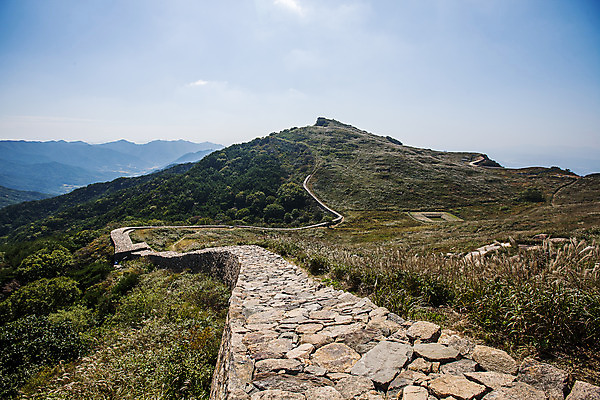 포토 JPG 주간 하늘 산 풍경 사람없음 야외 경상남도 창녕 산성 국내포토 자연요소 건축물 경상도 파일형식