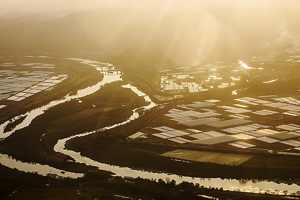 포토 JPG 주간 논 사람없음 야외 강 햇빛 농촌 경상남도 함양 전경 국내포토 자연요소 농업 풍경 태양 시골 경상도 파일형식 탑뷰