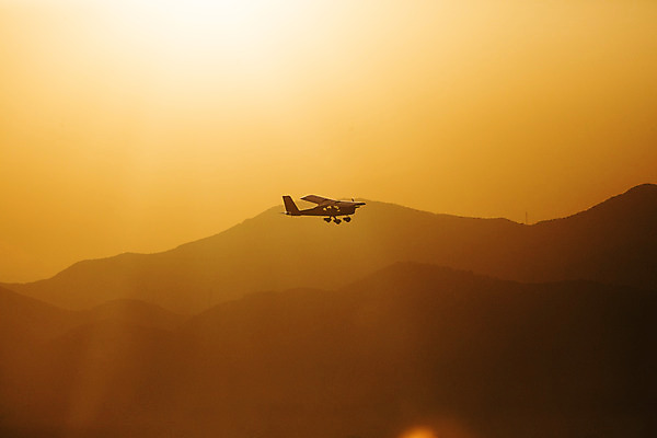 포토 JPG 주간 하늘 산 풍경 사람없음 야외 노을 비행 경상남도 경비행기 함양 국내포토 자연요소 비행기 경상도 파일형식
