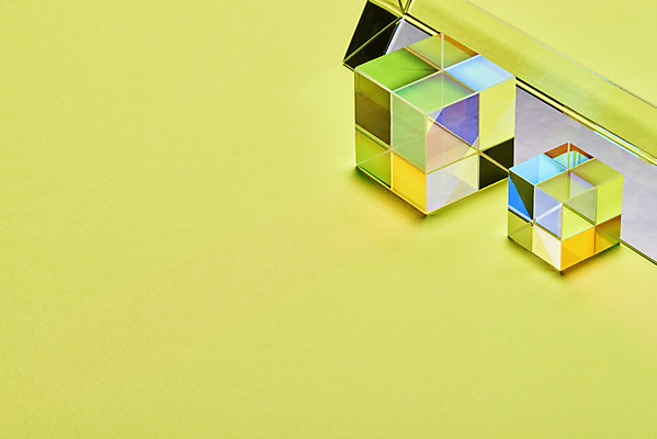 포토 JPG 스튜디오촬영 실내 사람없음 빛 반사 큐브 정사각형 스펙트럼 프리즘 초록배경 국내포토 도형 백그라운드 내부 초록색 광학기기 파일형식