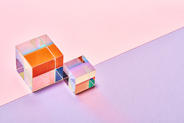 포토 JPG 스튜디오촬영 실내 사람없음 빛 반사 큐브 정사각형 보라색배경 스펙트럼 프리즘 분홍색배경 국내포토 도형 분홍색 백그라운드 내부 보라색 광학기기 파일형식
