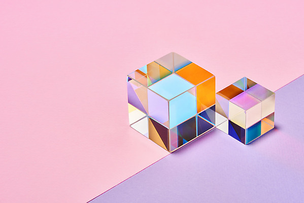 포토 JPG 스튜디오촬영 실내 사람없음 빛 반사 큐브 정사각형 보라색배경 스펙트럼 프리즘 분홍색배경 국내포토 도형 분홍색 백그라운드 내부 보라색 광학기기 파일형식