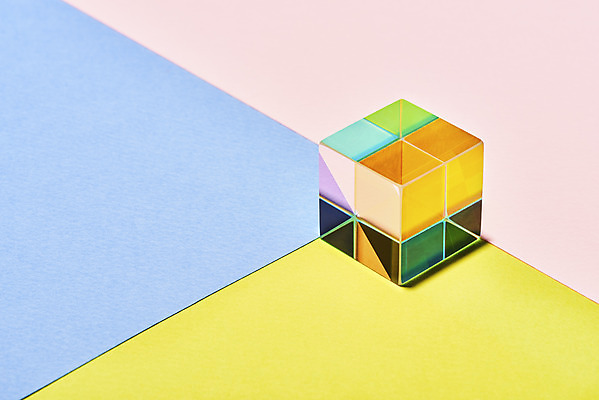 포토 JPG 스튜디오촬영 실내 사람없음 빛 반사 큐브 파란배경 정사각형 스펙트럼 프리즘 초록배경 분홍색배경 국내포토 도형 분홍색 백그라운드 내부 초록색 파란색 광학기기 파일형식