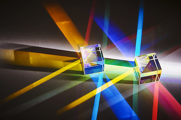 포토 JPG 스튜디오촬영 검은배경 실내 사람없음 빛 반사 광선 큐브 정사각형 스펙트럼 프리즘 국내포토 도형 백그라운드 내부 검은색 광학기기 파일형식