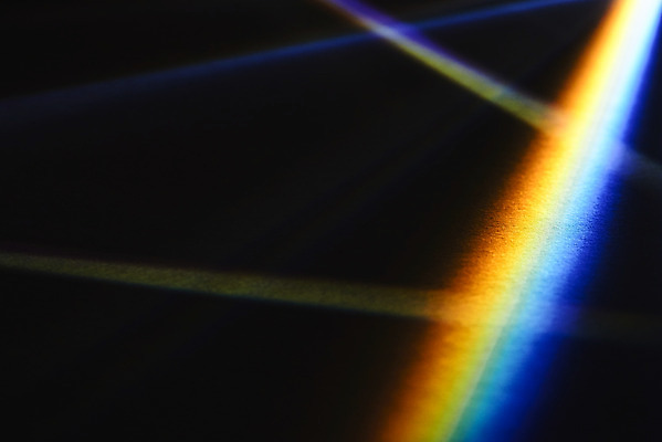 포토 JPG 스튜디오촬영 무지개 검은배경 실내 사람없음 빛 반사 광선 스펙트럼 프리즘 국내포토 자연요소 백그라운드 내부 검은색 광학기기 파일형식