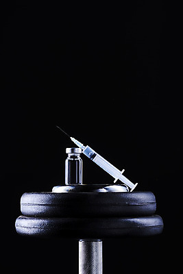 포토 JPG 스튜디오촬영 검은배경 실내 주사기 사람없음 아령 불법 약물오남용 약물중독 도핑 바이알 스테로이드 국내포토 백그라운드 의료기기 내부 약 검은색 의료용품 범죄 중독 파일형식