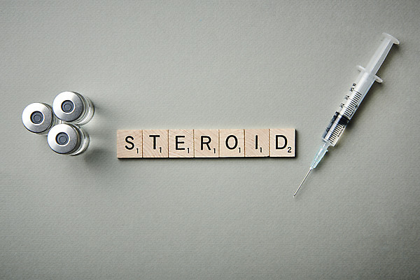 포토 JPG 스튜디오촬영 회색배경 실내 주사기 경기 사람없음 단어 하이앵글 대회 불법 약물오남용 약물중독 도핑 바이알 스테로이드 국내포토 문자 스포츠 뷰포인트 백그라운드 의료기기 내부 약 회색 의료용품 범죄 중독 파일형식