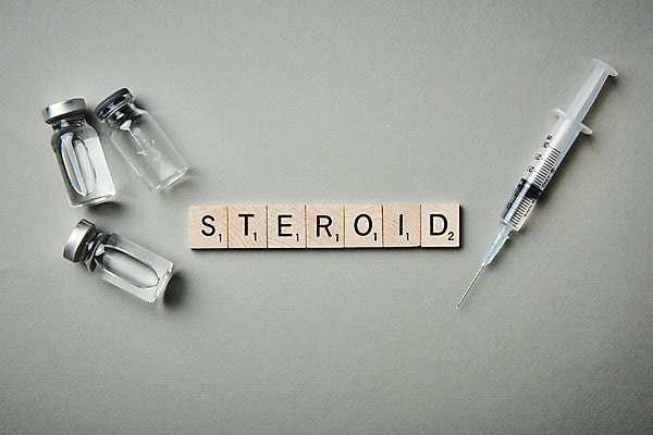 포토 JPG 스튜디오촬영 회색배경 실내 주사기 경기 사람없음 단어 하이앵글 대회 불법 약물오남용 약물중독 도핑 바이알 스테로이드 국내포토 문자 스포츠 뷰포인트 백그라운드 의료기기 내부 약 회색 의료용품 범죄 중독 파일형식