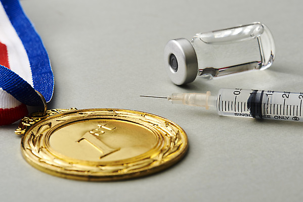 포토 JPG 스튜디오촬영 회색배경 실내 주사기 경기 근접촬영 사람없음 금메달 대회 불법 약물오남용 약물중독 도핑 바이알 스테로이드 국내포토 스포츠 뷰포인트 백그라운드 의료기기 내부 약 회색 의료용품 범죄 메달 중독 파일형식