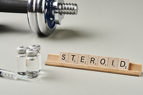 포토 JPG 스튜디오촬영 회색배경 실내 주사기 사람없음 단어 아령 불법 약물오남용 약물중독 도핑 바이알 스테로이드 국내포토 문자 백그라운드 의료기기 내부 약 회색 의료용품 범죄 중독 파일형식