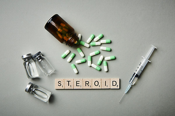 포토 JPG 스튜디오촬영 회색배경 실내 주사기 경기 사람없음 단어 하이앵글 알약 약병 대회 불법 약물오남용 약물중독 도핑 바이알 스테로이드 국내포토 문자 스포츠 뷰포인트 백그라운드 의료기기 내부 약 회색 의료용품 범죄 중독 병_담는 파일형식