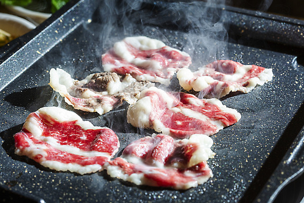 포토 JPG 실내 생고기 사람없음 소고기 연기 굽기 철판 한우 중구 차돌박이 국내포토 서울 육류 내부 구이 파일형식