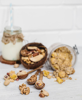 포토 JPG 해외이미지 사람없음 아웃포커스 견과류 땅콩 호두 쏟아짐 나무숟가락 피스타치오 해외포토 모션 촬영기법 숟가락 파일형식